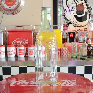 画像2: 貯金箱 コカコーラ Coca-Cola ビン形 ビッグボトルコインバンク